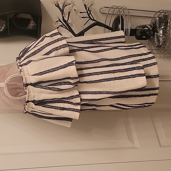 Banana Republic Off-The-Shoulder, Pintuck Ruffle, 3/4 Sleeve Navy & Ivory Size S - Picture 4 of 7